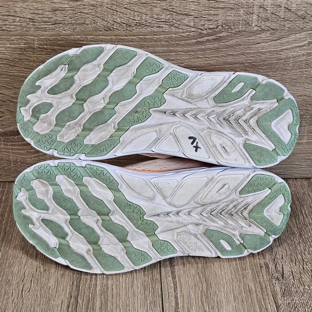 Hoka Clifton 8 Womens Running Shoes 9.5B Cantaloupe Silver Peony 1119394 CSPY